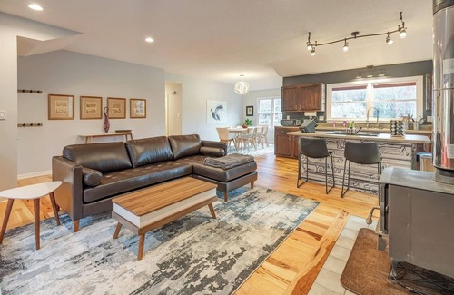 Gerton House | Majestic Cabin | Modern, Hot Tub, & Game Room