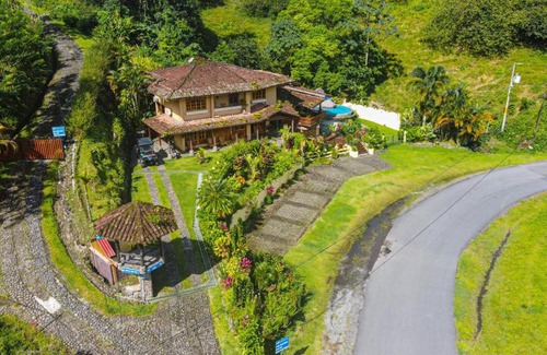 El Fosforo House | Majestic Lodge Luxury and Spacious Home with Private Pool and Jacuzzi