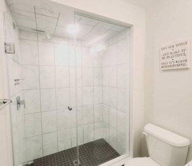 Thorold House | Majestic Elegance-15 mins-Niagara Falls & 10 mins-Brock University