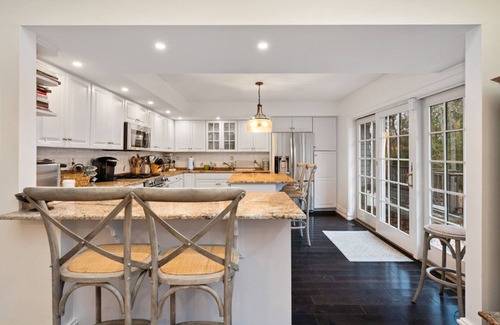 Noyack House | Majestic estate on over one acre of lush land, beautiful landscaping,.