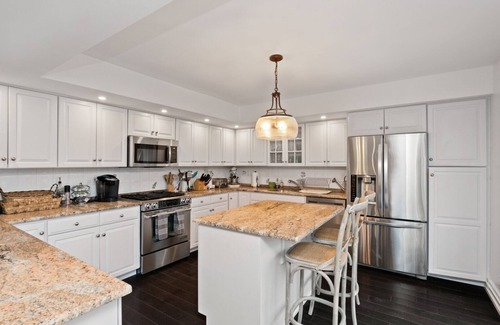 Noyack House | Majestic estate on over one acre of lush land, beautiful landscaping,.