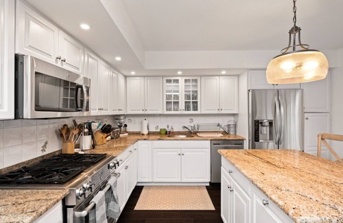 Noyack House | Majestic estate on over one acre of lush land, beautiful landscaping,.