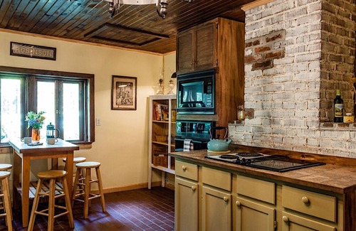 Winston - Salem Cabin | Majestic Getaway Cabin near Wake Forest University