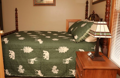 Seebert House | Majestic Greenbrier River Front Cabin at Watoga