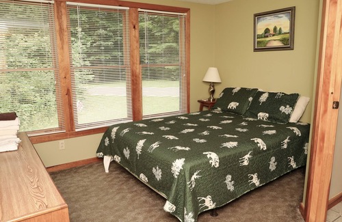 Seebert House | Majestic Greenbrier River Front Cabin at Watoga