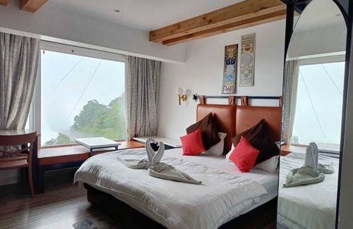 The Mall Road Hotel | Majestic Himalayan View Rooms in delightful Mussoorie and amazing food