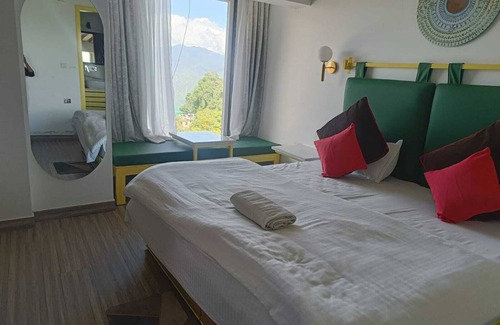 The Mall Road Hotel | Majestic Himalayan View Rooms in delightful Mussoorie and amazing food