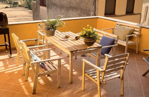 Benabarre House | Majestic holiday home in Benabarre with balcony