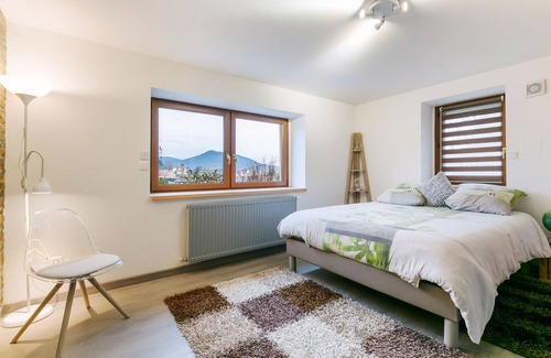 Neubois House | Majestic Holiday Home in Neubois with Private Pool