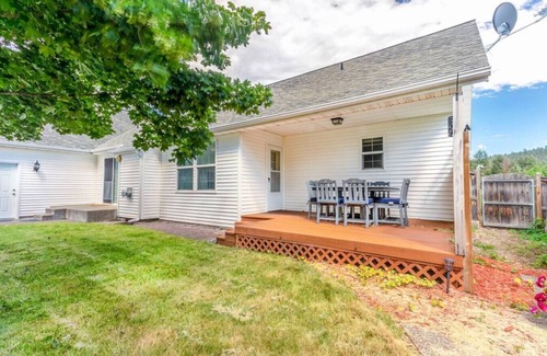 Post Falls House | Majestic Home by the River- Pool Table and Fire Pit