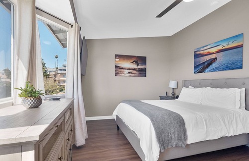 Mission Valley West House | Majestic home with firepit, gas grill, patio, kitchen, W/D, and board games