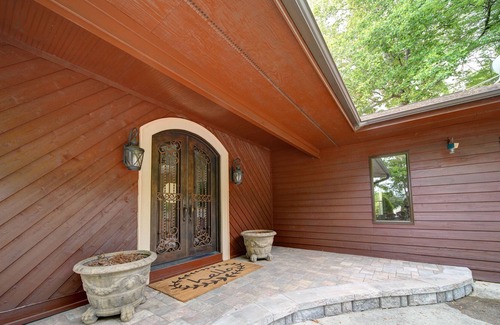 Steele Creek House | Majestic Lake Views + Movie Theater + Private Beach + Dock ⛵