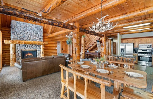 Fish Haven Cabin | Majestic lake views on 20 private acres with hot tub