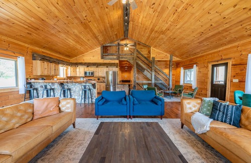 Creola Cabin | Majestic Lodge - A Luxury Stay in Hocking Hills
