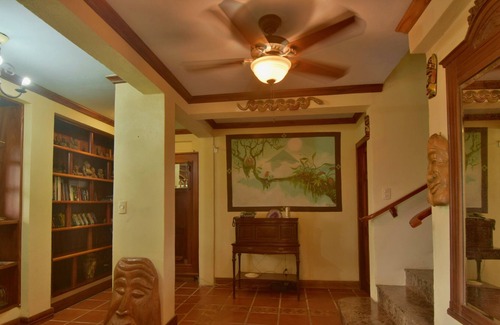 El Fosforo House | Majestic Lodge. Luxury and Spacious Lake Front House with Private pool & Jacuzzi..!
