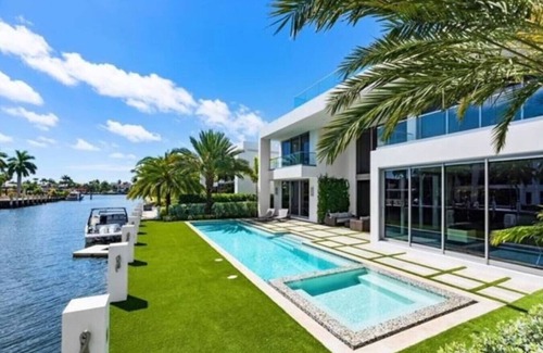 East Fort Lauderdale House | Majestic Luxury: Waterfront Villa W Theater Room