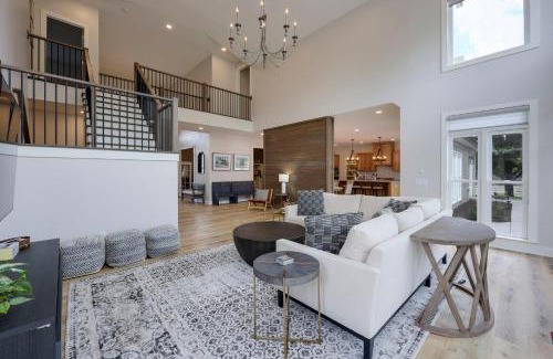 Lebanon House | Majestic Manor-Private Hundred Acre Yard-Pool/Spa