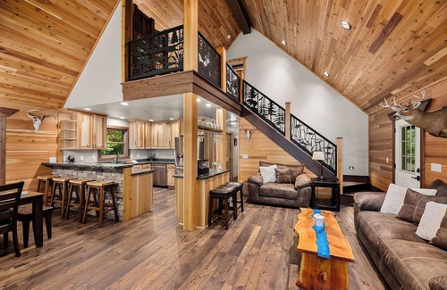 Eagle River House | Majestic Maples | Kentuck Lake, Dock, Firepit, AC, Fireplace, Dogs OK