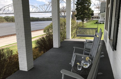 Lansing House | Majestic Mississippi River Views! Booking for September!