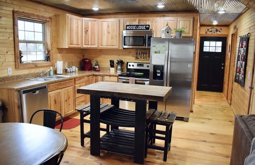 Oark Cabin | Majestic Moose Lodge- Oark Cabin Rentals