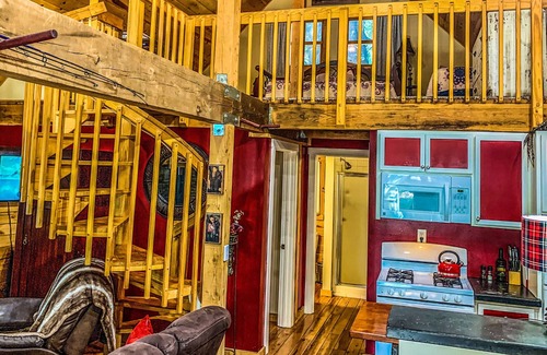 Green Valley Lake Cabin | Majestic Mountain log cabin by lake & ski resorts