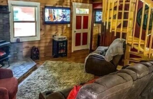 Green Valley Lake Cabin | Majestic Mountain log cabin by lake & ski resorts