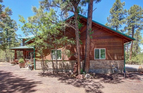Show Low Cabin | 🌲Majestic Mountain Getaway - Jenson's TreeHouse, a Spacious Cabin Retreat.🦌
