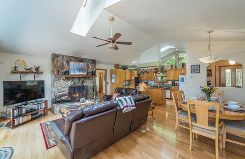 Upper Peachtree Cabin | Majestic mountain view, Luxury Home, Total seclusion-Privacy, Hot Tub, Fireplace