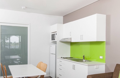 Davenport Apartment | Majestic Oasis Apartments