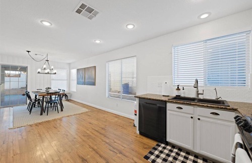 Tule Springs House | Majestic Pine 4bd/3 bath Wifi Pool BBQ grill