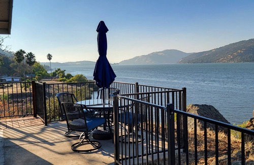 Clearlake House | Majestic Rock House