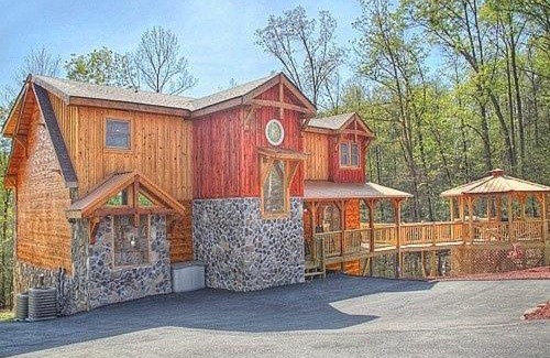 Gatlinburg - Pigeon Forge House | Majestic Springs Lodge Cabin