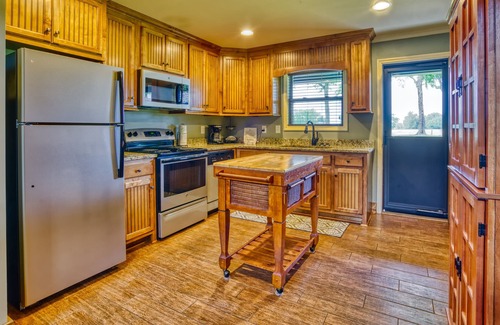 Town Creek Cabin | Majestic Sunset Lake House on Wilson Lake