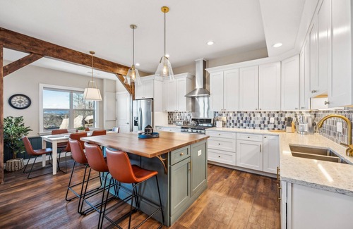 Castle Rock House | MAJESTIC SUNSET RETREAT - BREATHTAKING MOUNTAIN VIEWS!