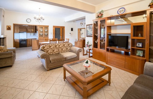 Kalambaka House | Majestic view Home just under Meteora Unesco Site