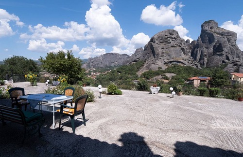 Kalambaka House | Majestic view Home just under Meteora Unesco Site