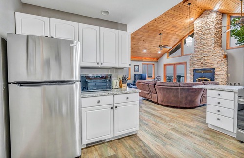 De Soto House | Majestic View Sleeps 8-HOT TUB