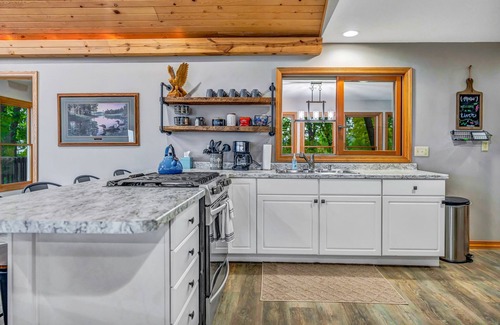 De Soto House | Majestic View Sleeps 8-HOT TUB