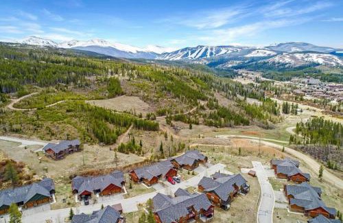 Rendezvous House | Majestic Views - Steps to the Trails!