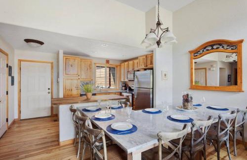 Rendezvous House | Majestic Views - Steps to the Trails!