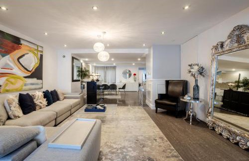 Griffintown Villa | Majestic Villa in Downtown Griffintown