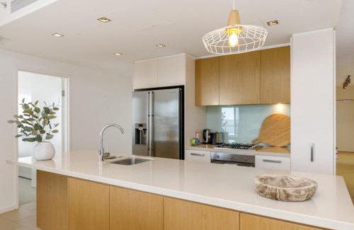 Darwin City Centre Apartment | Majestic Waterfront Lagoon with Harbour Views & Cafes