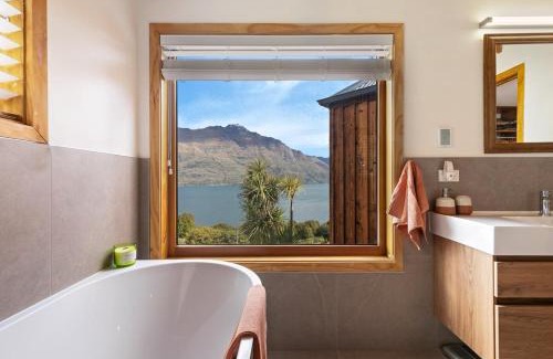 Sunshine Bay House | Majestic Waters