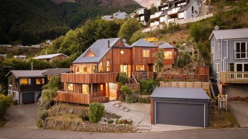 Sunshine Bay House | Majestic Waters