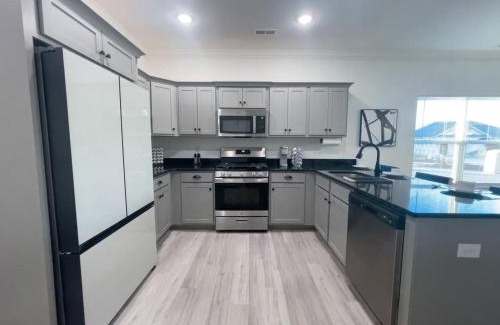 Jeffersonville House | Majesty - Work Friendly & Near Downtown