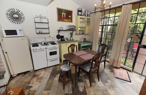 Cholula Apartment | Majikal BnB Martinlandia (Retro)