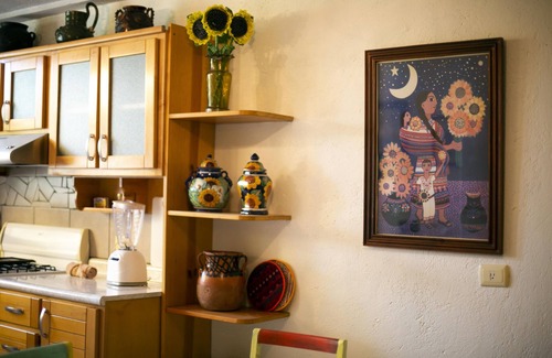 Cholula Apartment | Majikal BnB Martinlandia (Sunflowers)