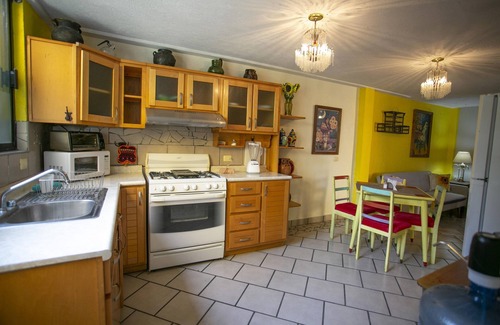 Cholula Apartment | Majikal BnB Martinlandia (Sunflowers)