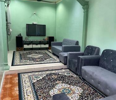 Kampung Teluk Wang Besar House | Mak kuntum homestay