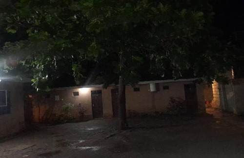 Arusha Hotel | Makambo-te Makuti Cottage